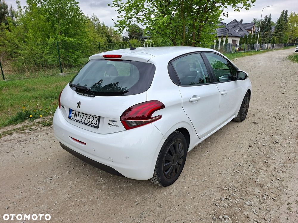 Peugeot 208 - 5