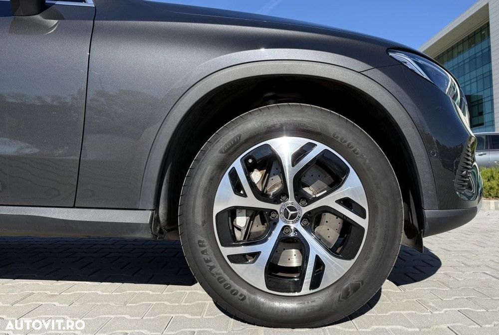 Mercedes-Benz GLC 300 e 4MATIC - 32