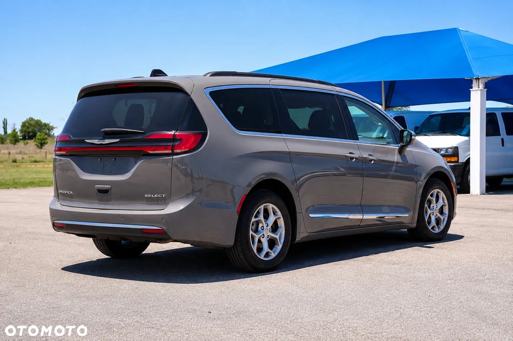 Chrysler Pacifica - 6