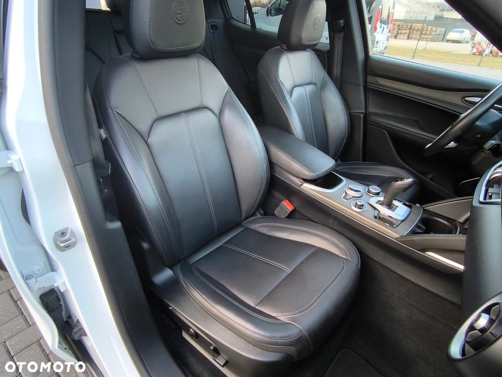 Alfa Romeo Stelvio 2.0 Turbo 16V AT8-Q4 Executive - 26