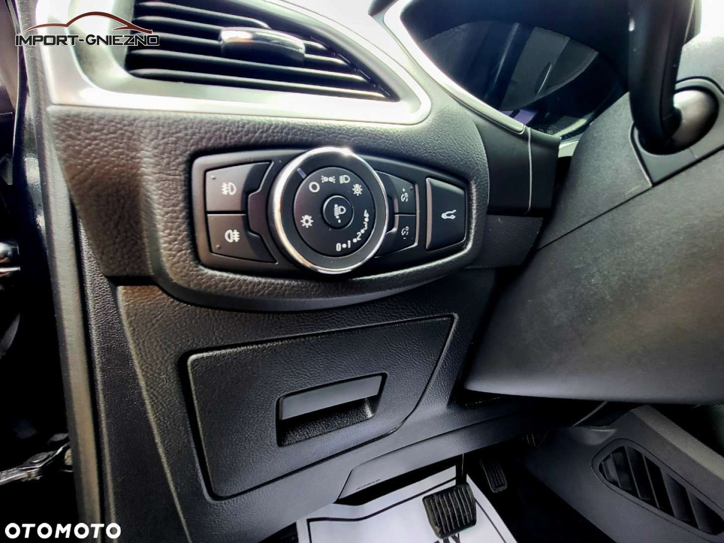 Ford S-Max - 32