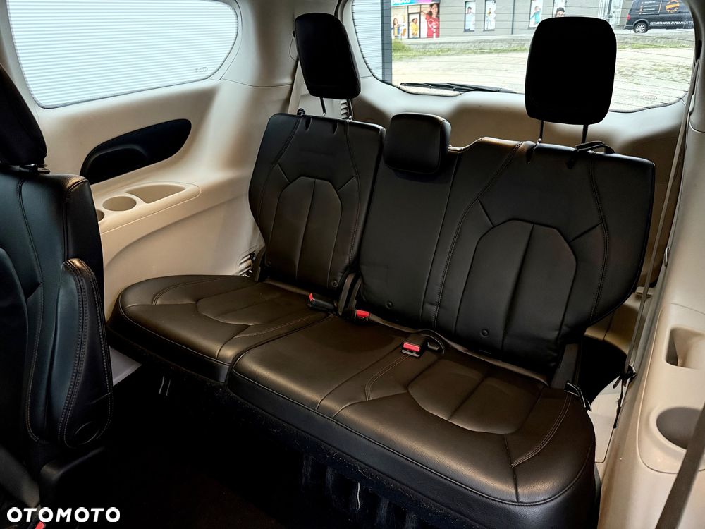Chrysler Pacifica - 26