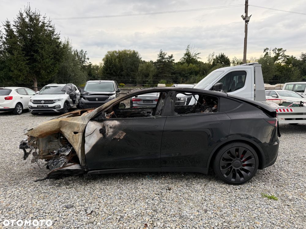 Tesla Y Model Performance Dual Motor AWD - 2