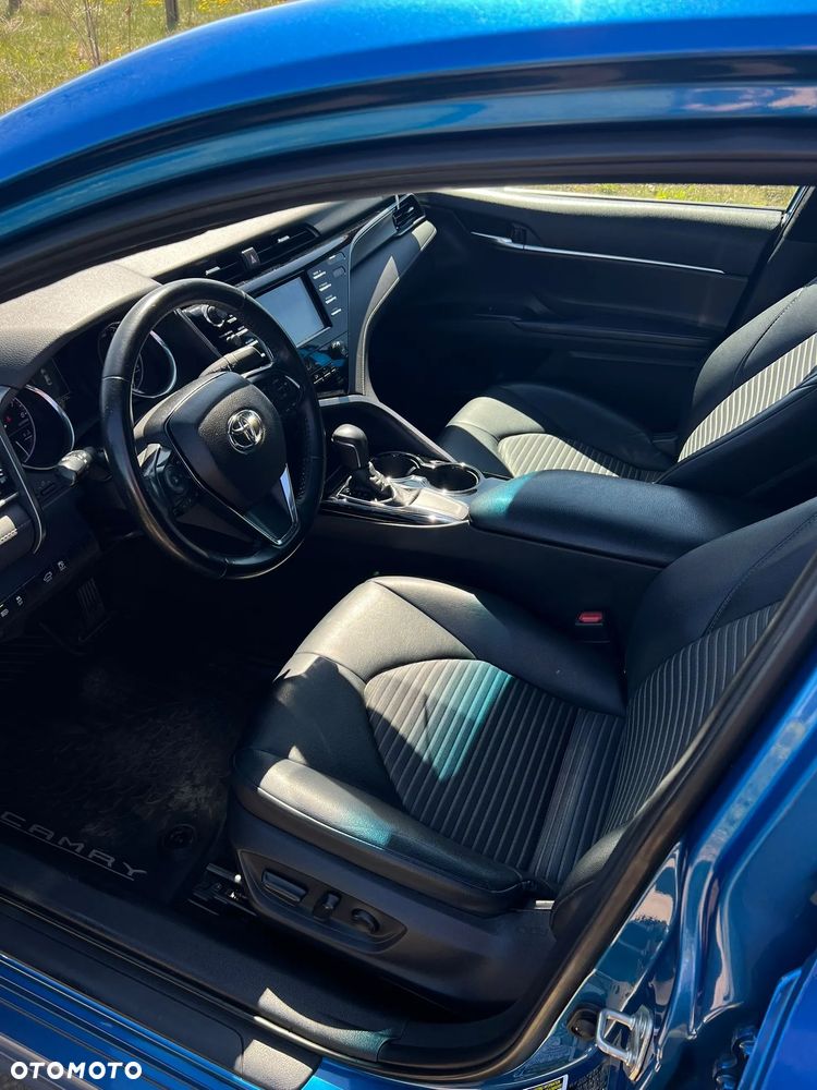 Toyota Camry - 16