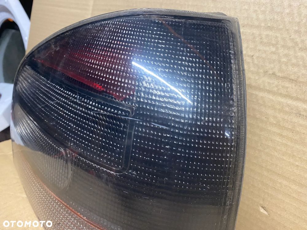 LAMPA TYLNA PRAWA AUDI A3 8L 8L0945257 - 3