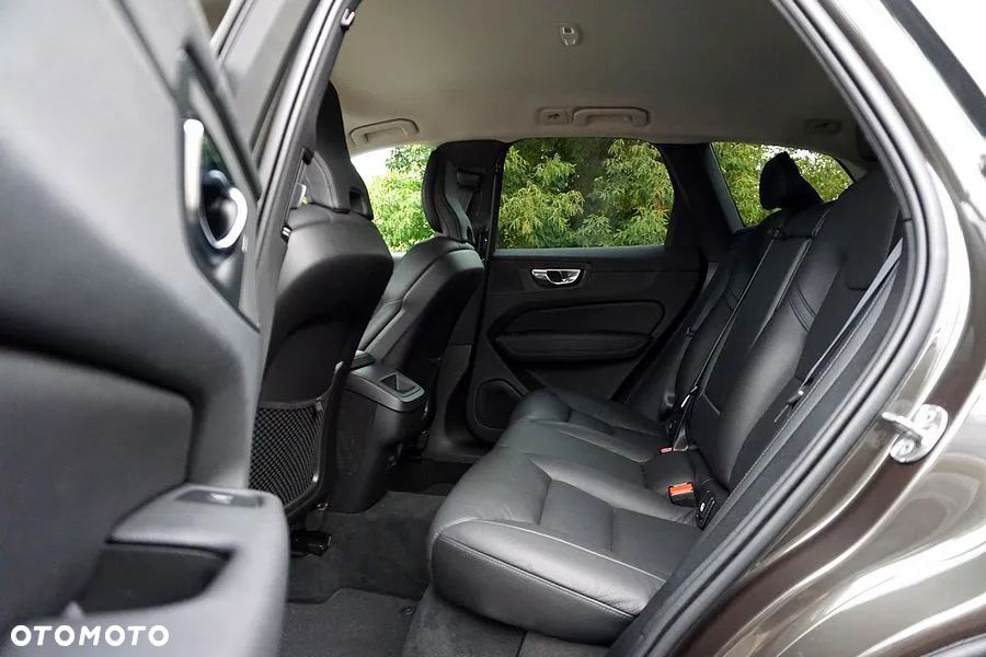 Volvo XC 60 B4 D Geartronic Momentum Pro - 25