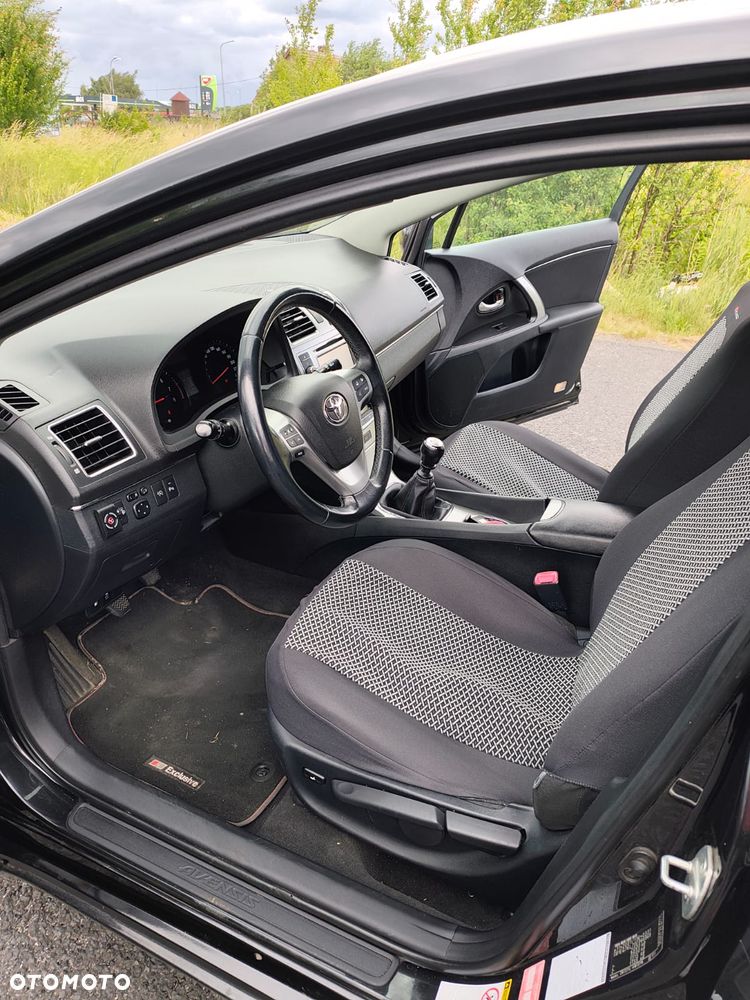 Toyota Avensis 1.8 Comfort - 12