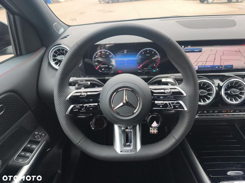 Mercedes-Benz GLA - 12