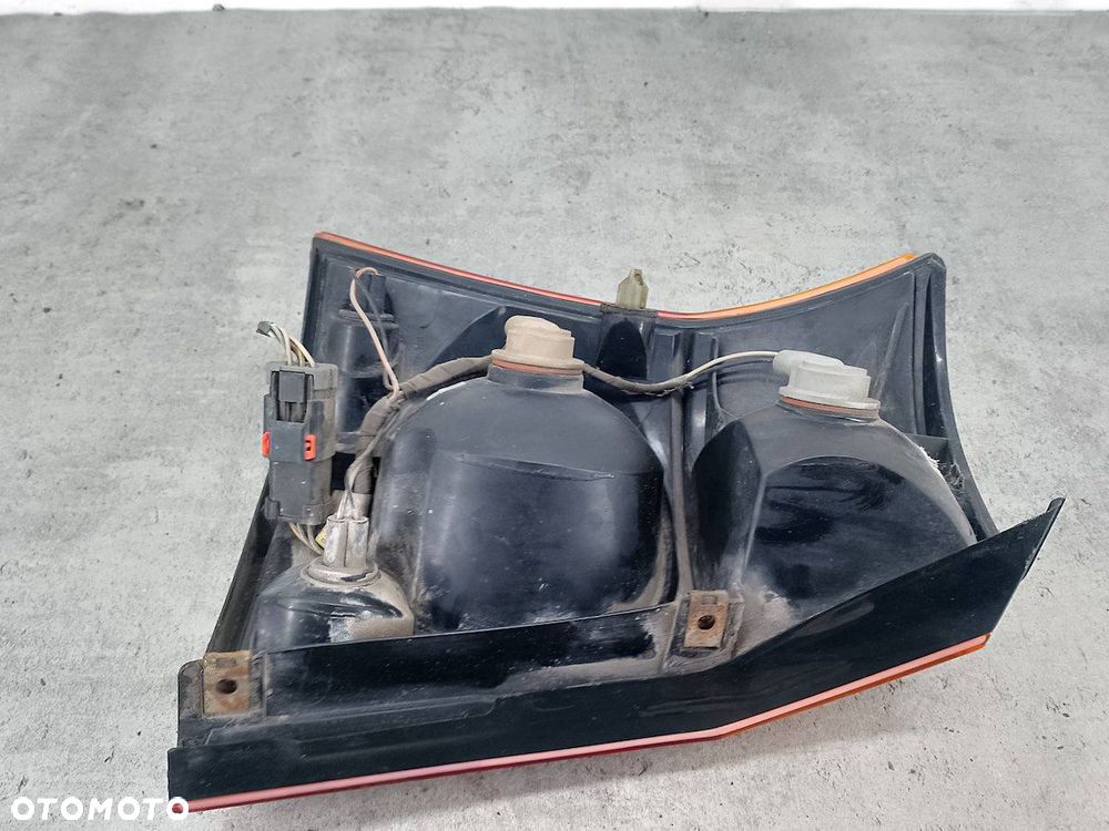LAMPA TYLNA PRAWA CHRYSLER PACIFICA 04857586AB - 5