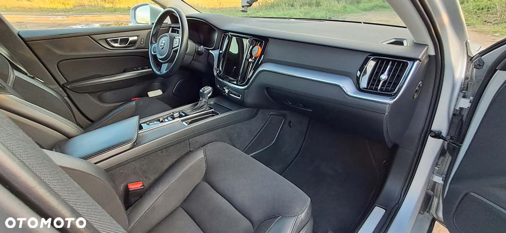 Volvo V60 D4 Momentum Pro - 21