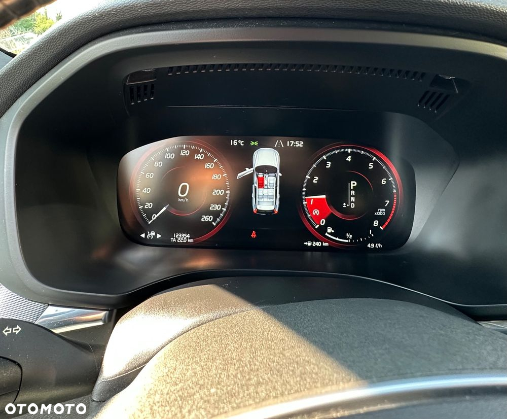 Volvo XC 60 T5 AWD R-Design - 12