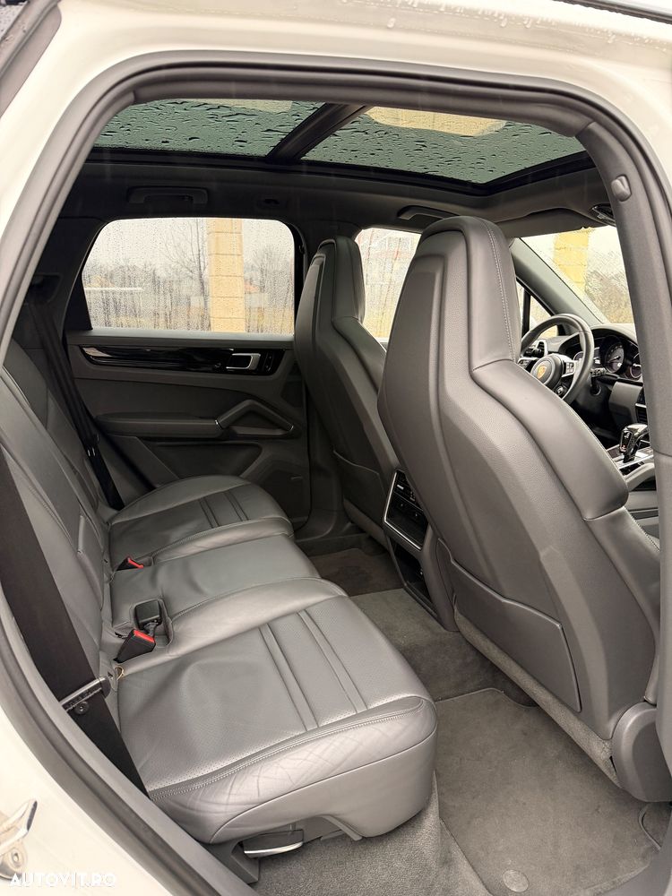 Porsche Cayenne - 8