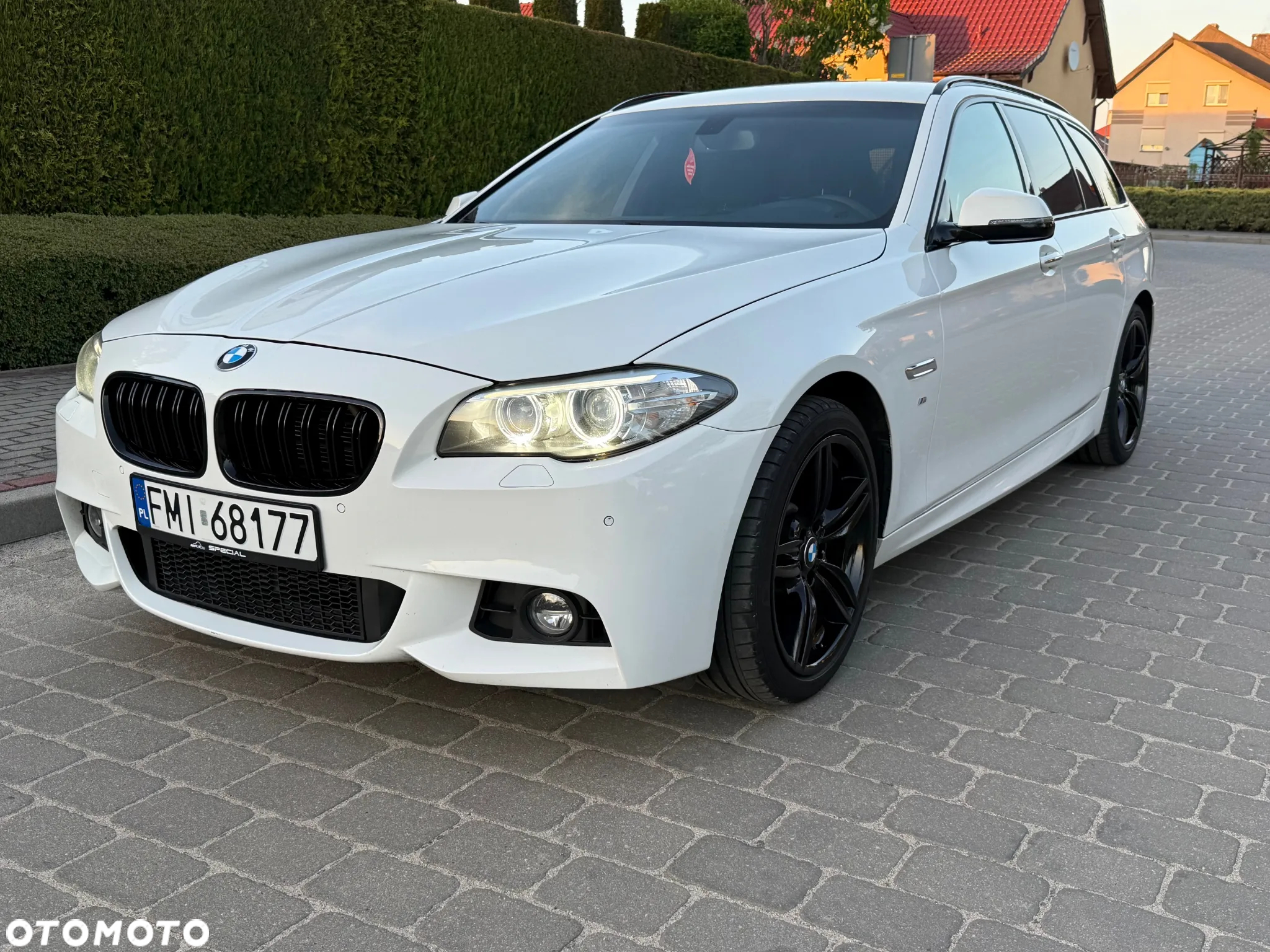 BMW Seria 5 530d xDrive Touring Sport-Aut - 2