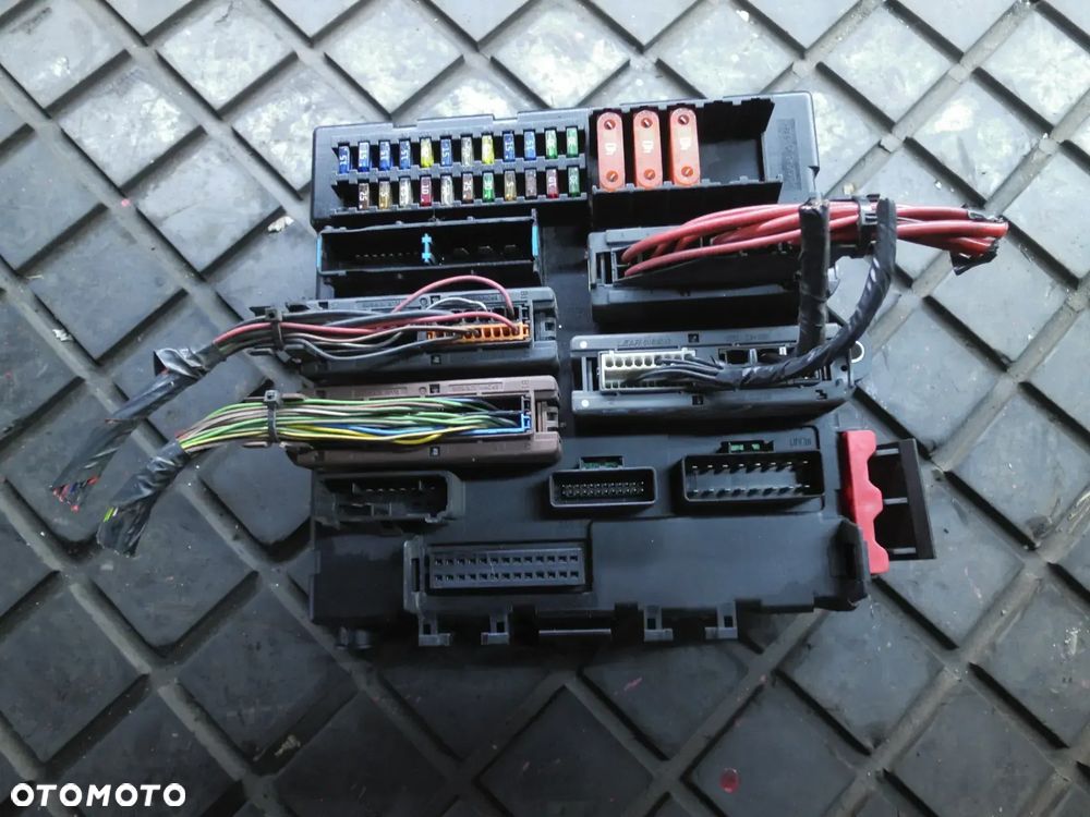 SKRZYNKA BEZPIECZNIKÓW OPEL SIGNUM 13170895 + WTYCZKI INSTALACJA - 1