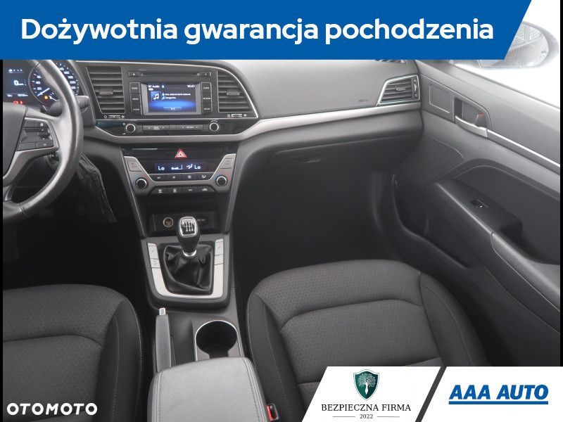 Hyundai Elantra - 9