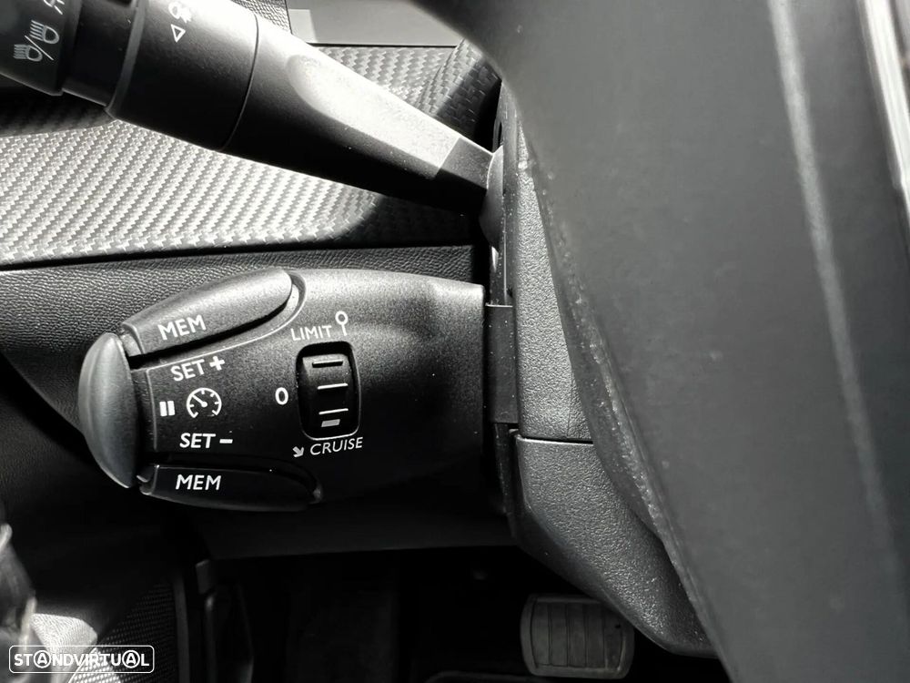 Peugeot e-2008 50 kWh Active Pack - 16