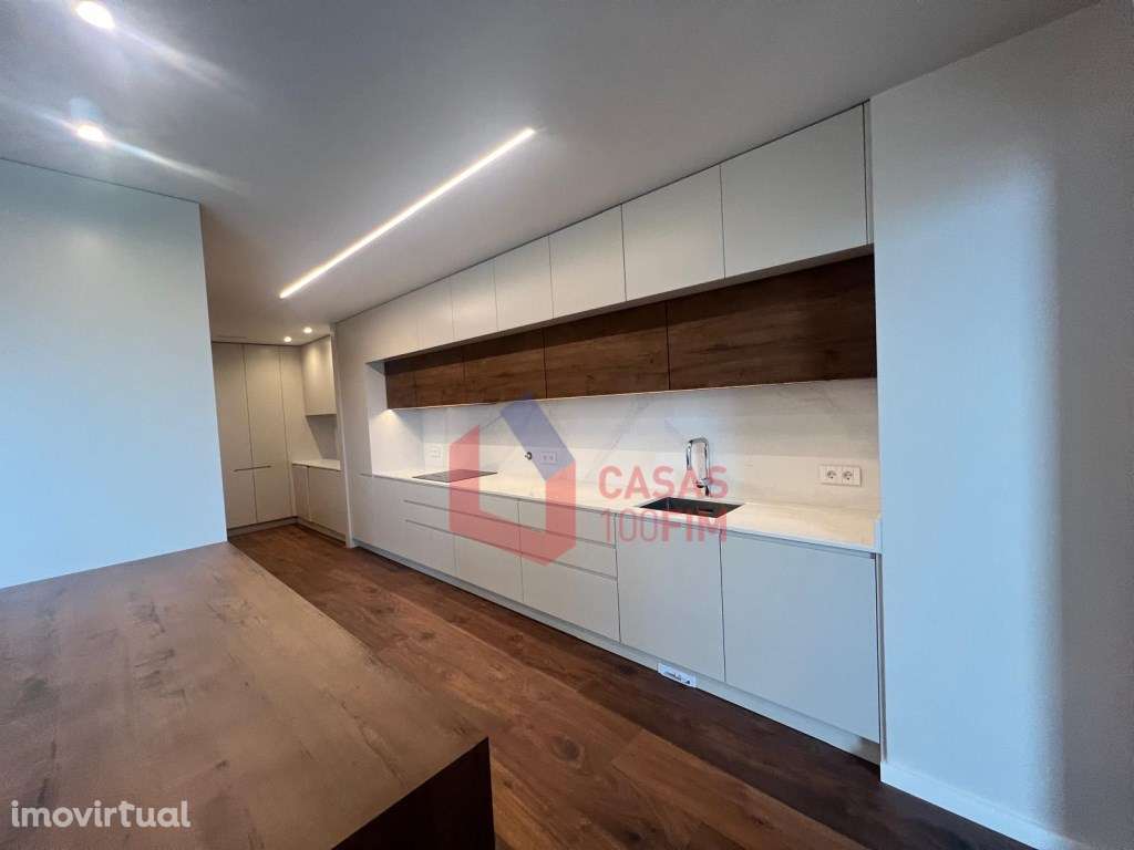 Penthouse T3 Duplex com Terraço Panorâmico, Jacuzzi e Vista Castelo - Grande imagem: 4/23