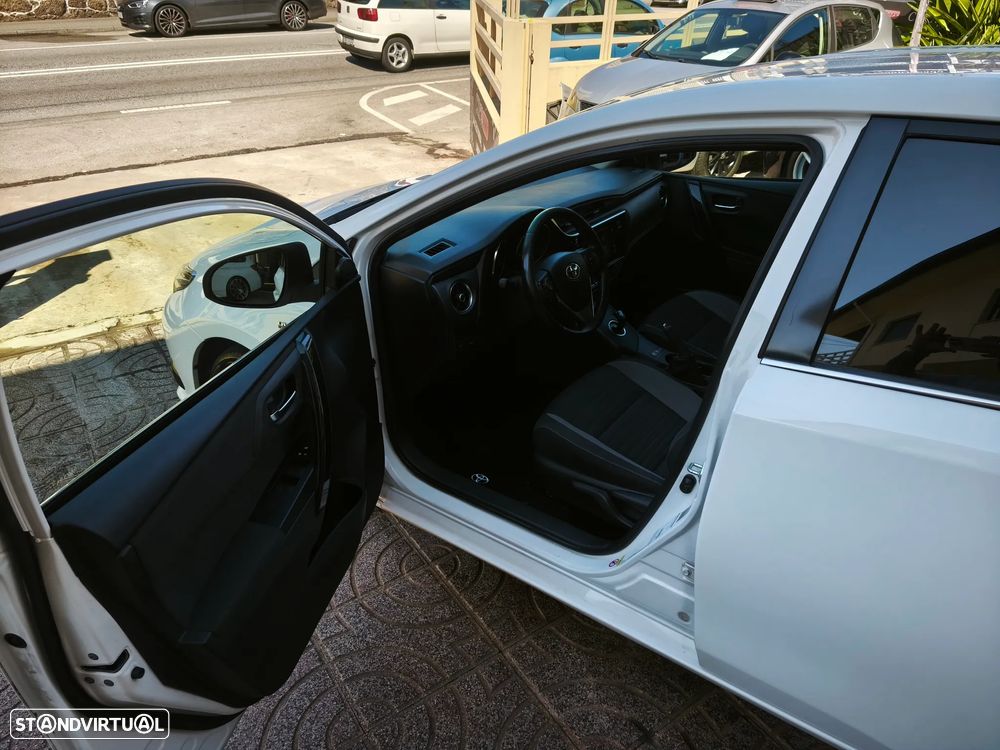 Toyota Auris 1.8 HSD Comfort+J17 - 17