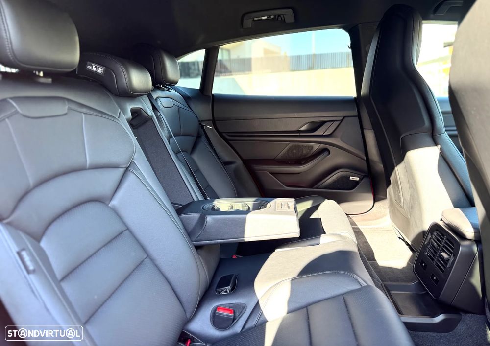 Porsche Taycan Cross Turismo 4 - 30