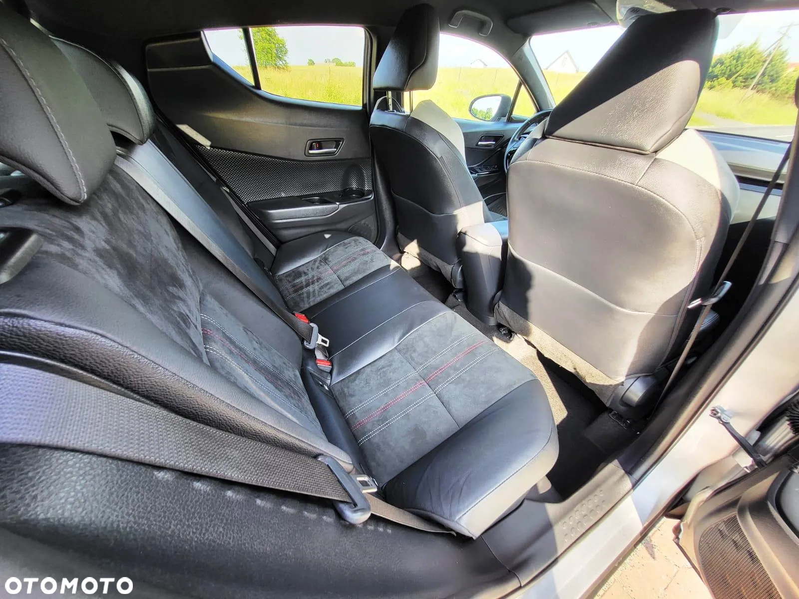 Toyota C-HR 2.0 Hybrid Executive - 13