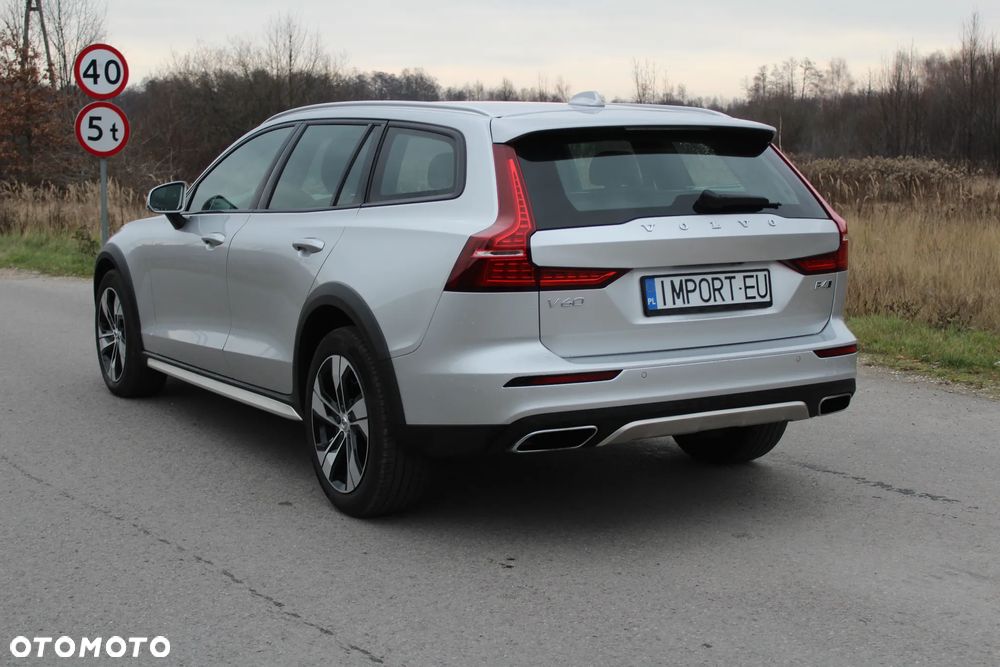 Volvo V60 Cross Country B4 D AWD Geartronic - 4