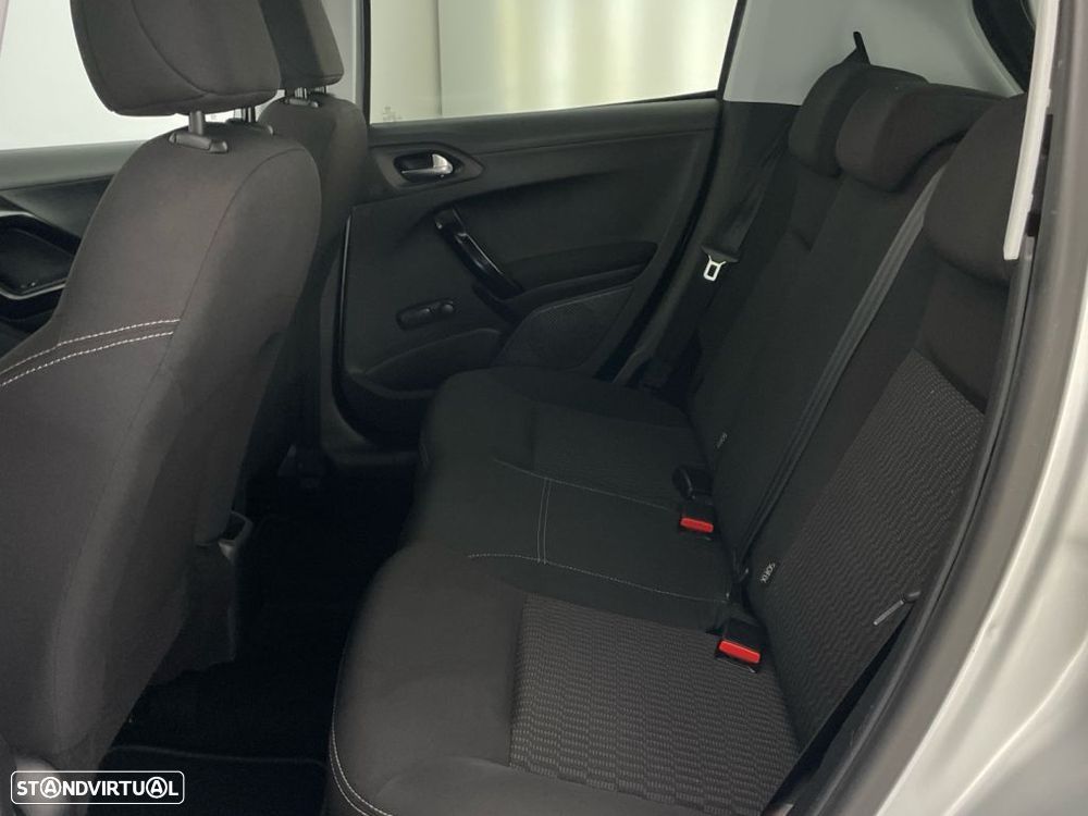 Peugeot 208 1.2 PureTech Style - 12
