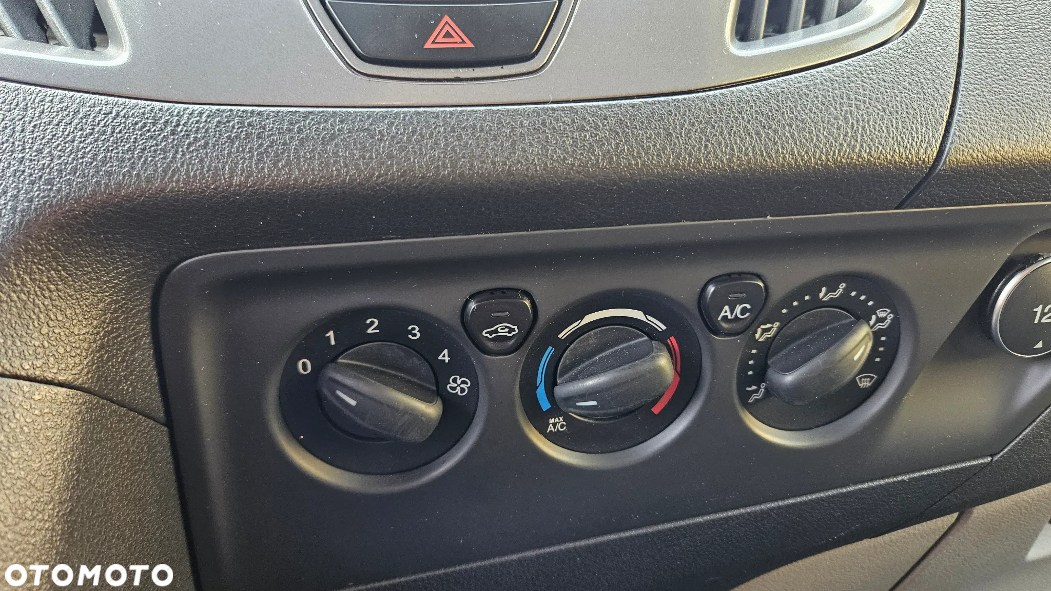 Ford Tourneo Custom - 26