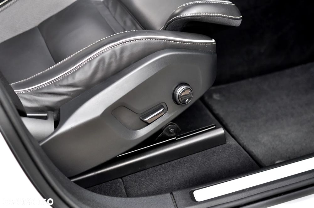 Volvo XC 60 B4 D AWD Ultimate Dark - 26