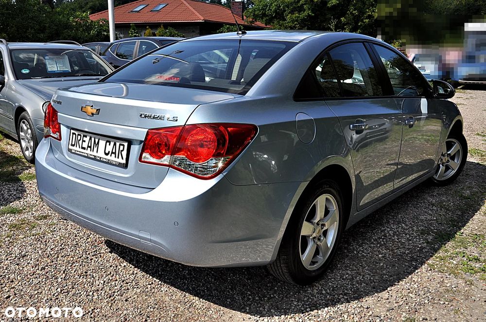Chevrolet Cruze 1.6 LS+ - 13
