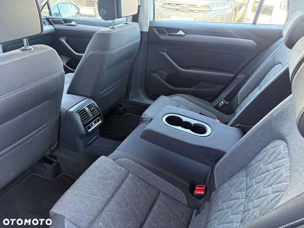 Volkswagen Passat - 15