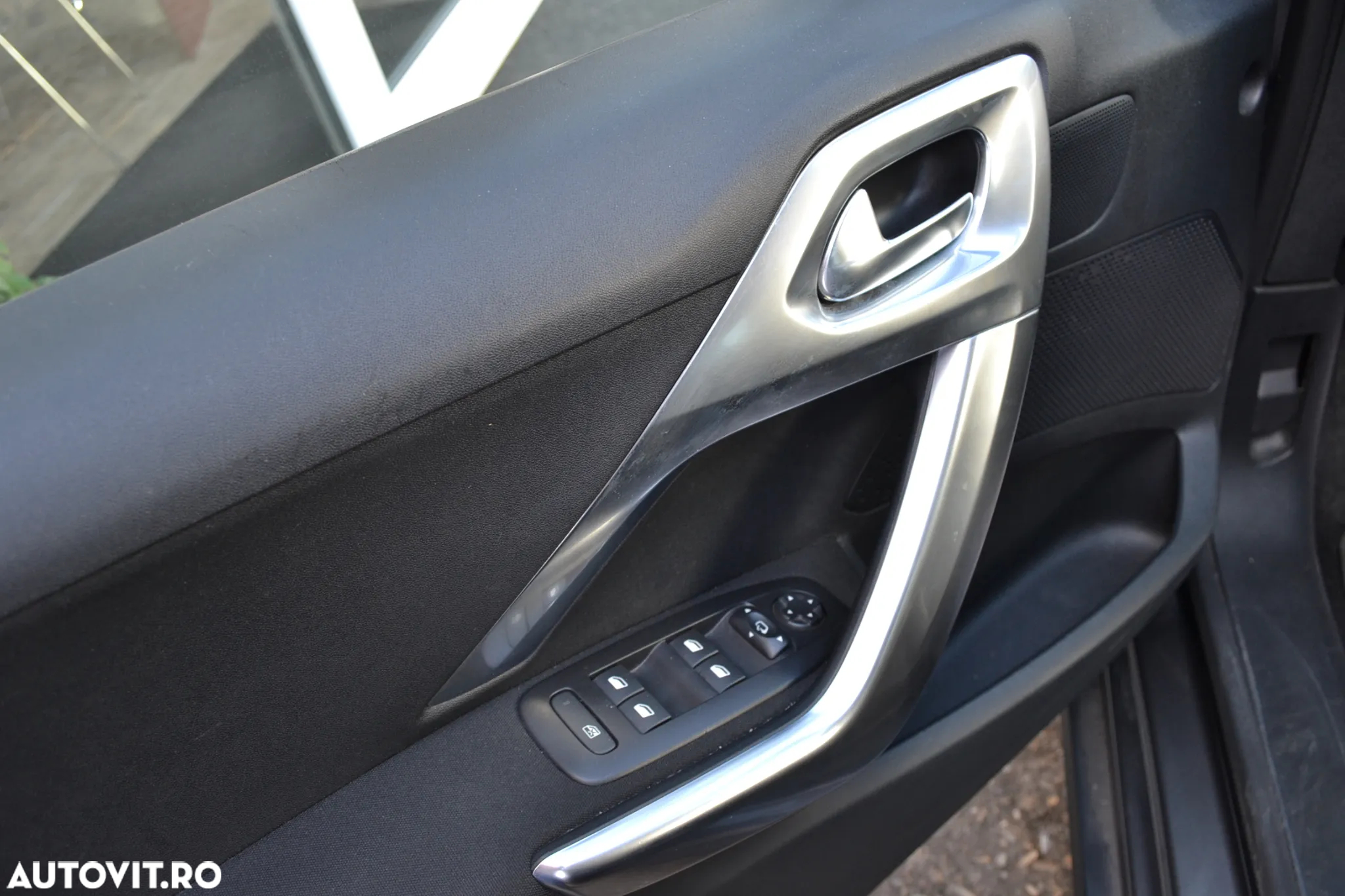 Peugeot 2008 PureTech 130 Stop&Start EAT6 Allure - 7