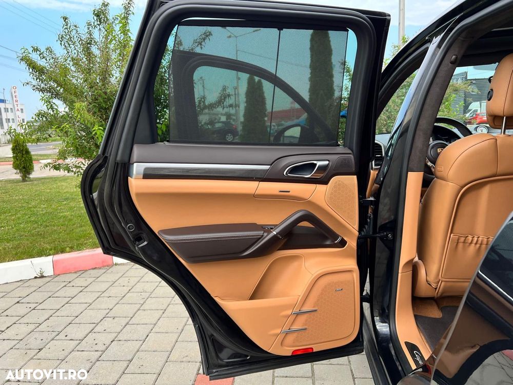 Porsche Cayenne 3.0 L - 6