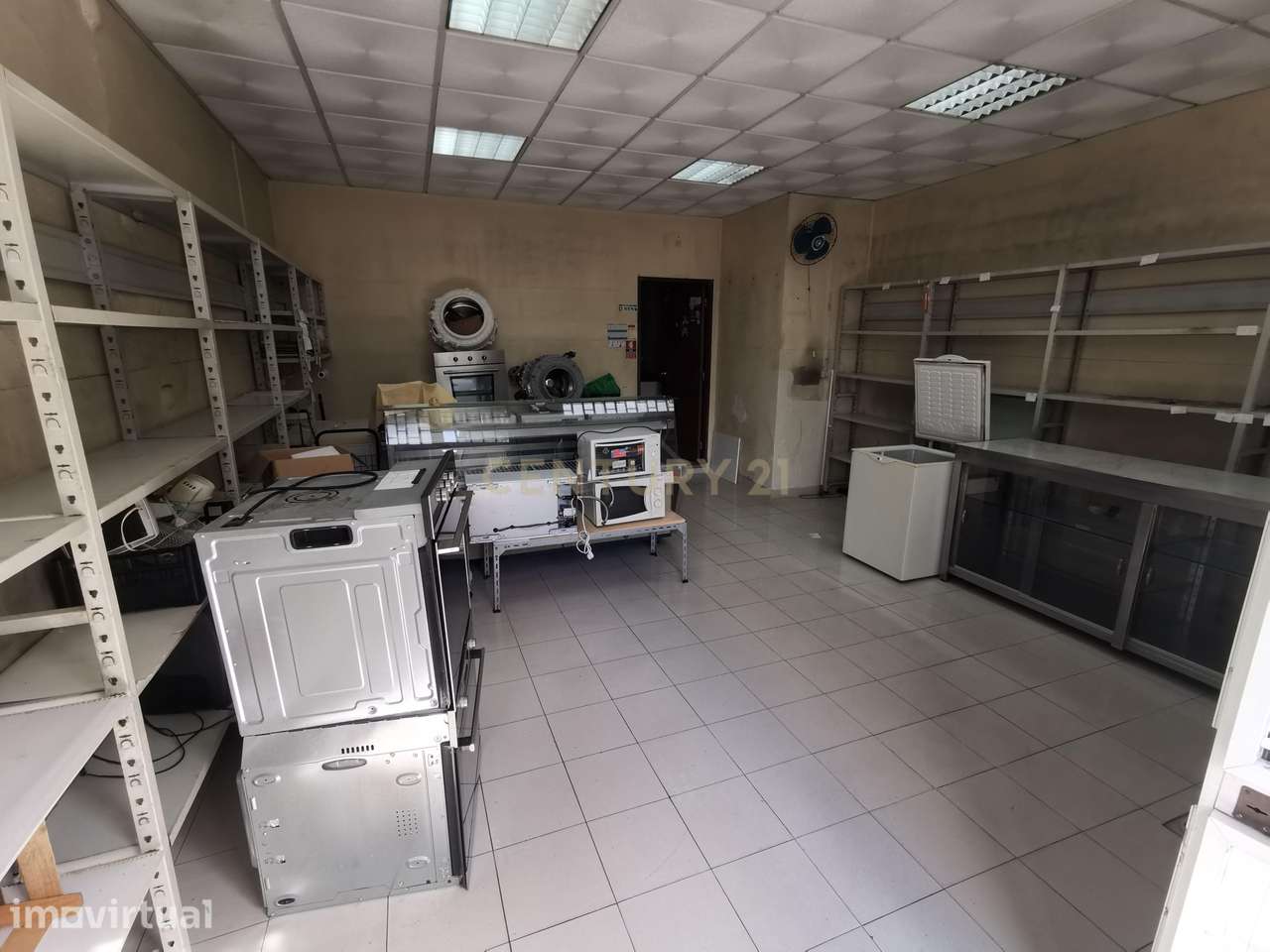 Vende-se Loja , ou Garagem  ou outros ramos de Negócio- Cova da Piedad - Grande imagem: 2/13