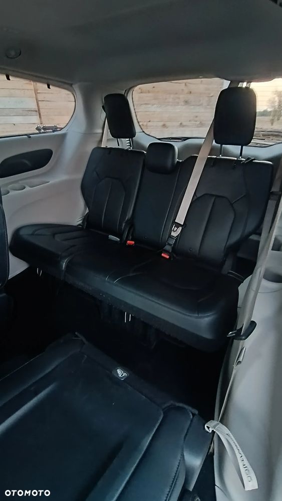 Chrysler Pacifica - 28