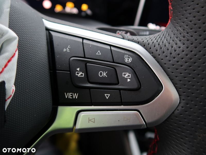 Volkswagen Golf - 24