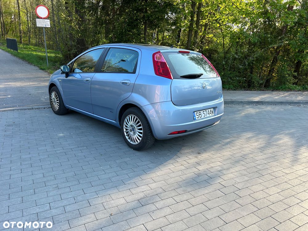 Fiat Grande Punto Actual 1.4 8V Estiva Blue&Me - 26