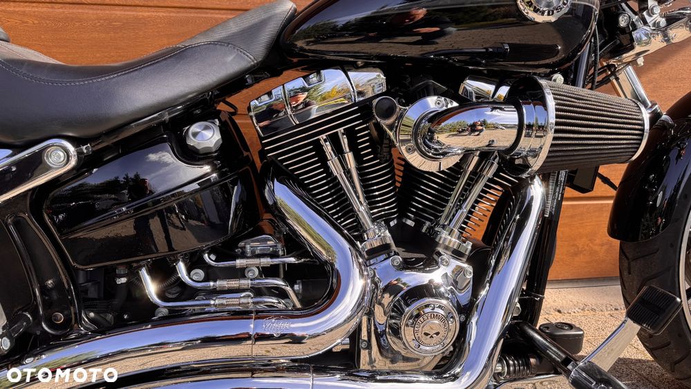 Harley-Davidson Softail Breakout - 10