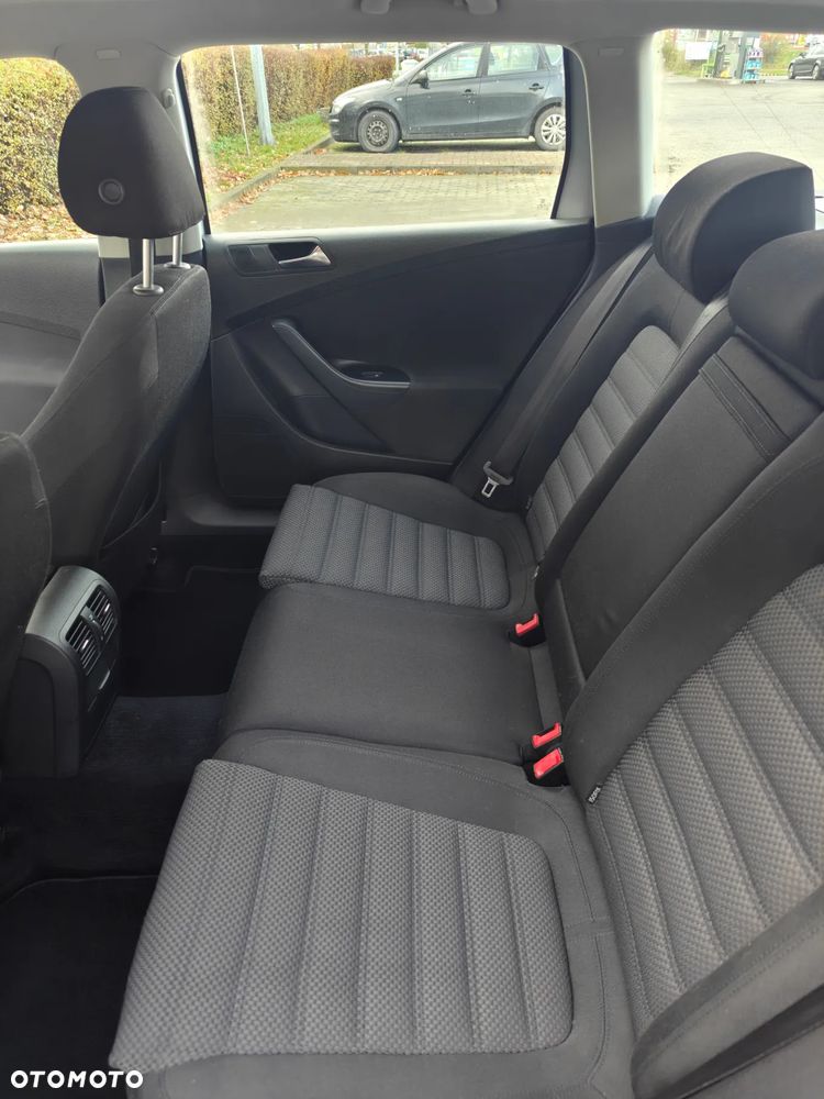 Volkswagen Passat 2.0 TDI DPF Sportline - 10