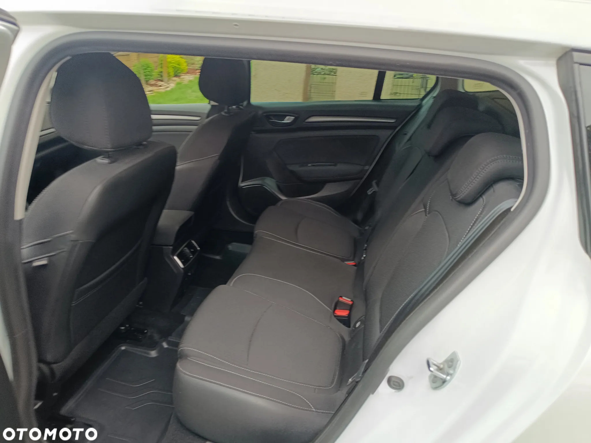 Renault Megane 1.5 Blue dCi Zen - 13