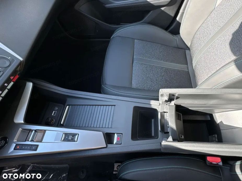 Peugeot 308 1.2 mHEV Allure S&S e-DCS6 - 8