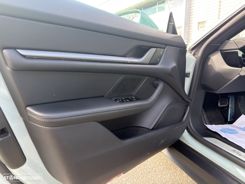 Porsche Taycan Sport Turismo bateria Performance Plus - 44