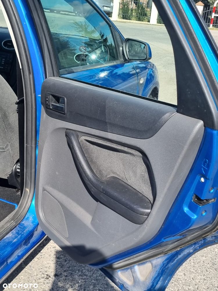 Ford Focus 1.6 Ghia - 10