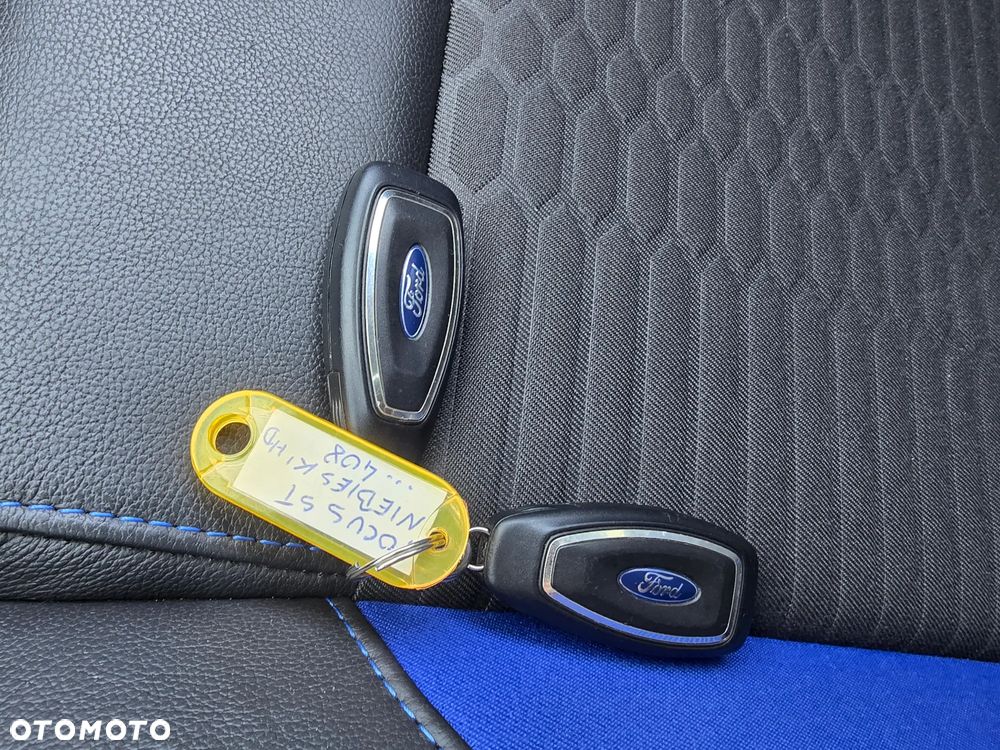 Ford Focus 2.0 EcoBoost ST mit Leder-Sport-Paket - 19
