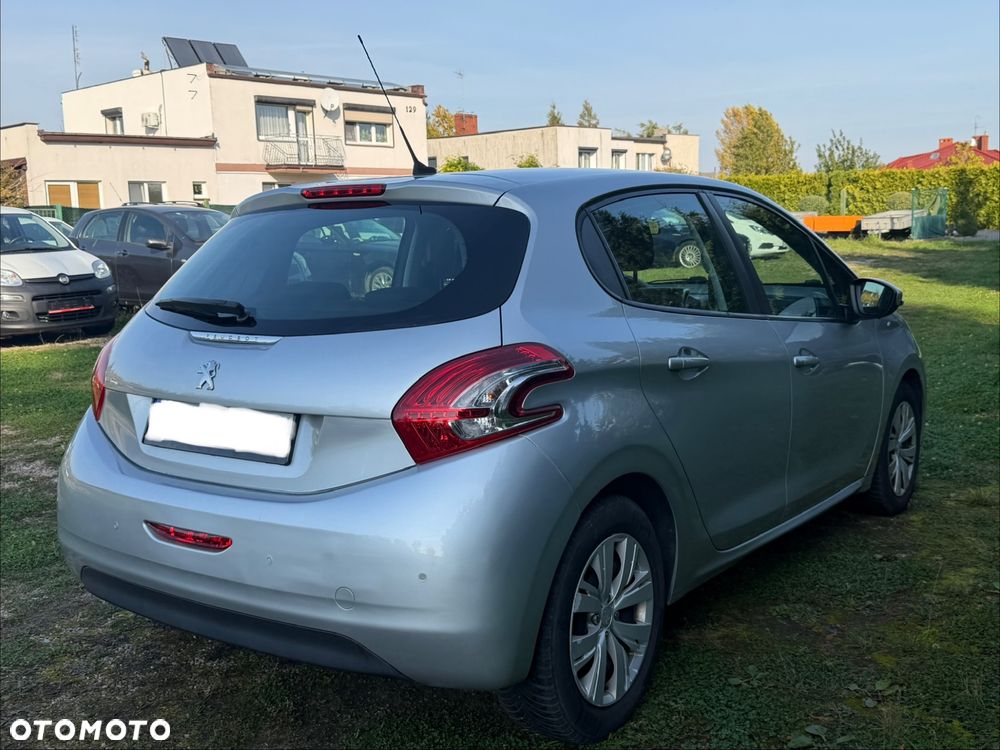 Peugeot 208 - 18