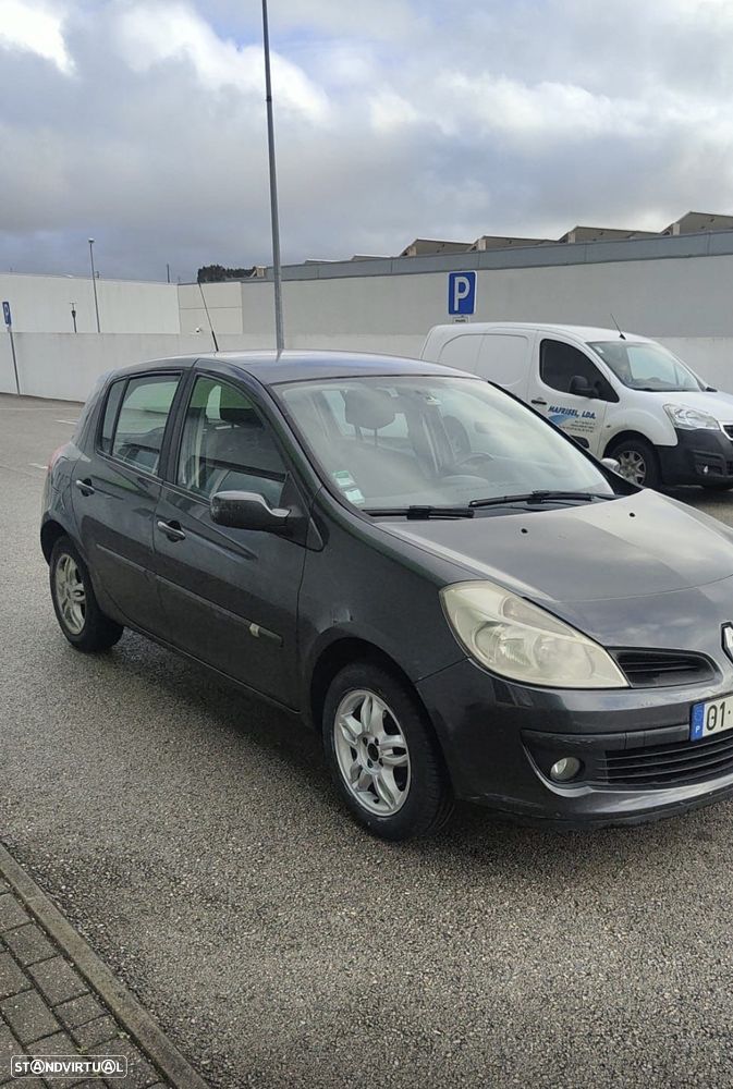 Renault Clio 1.2 16V Confort - 1