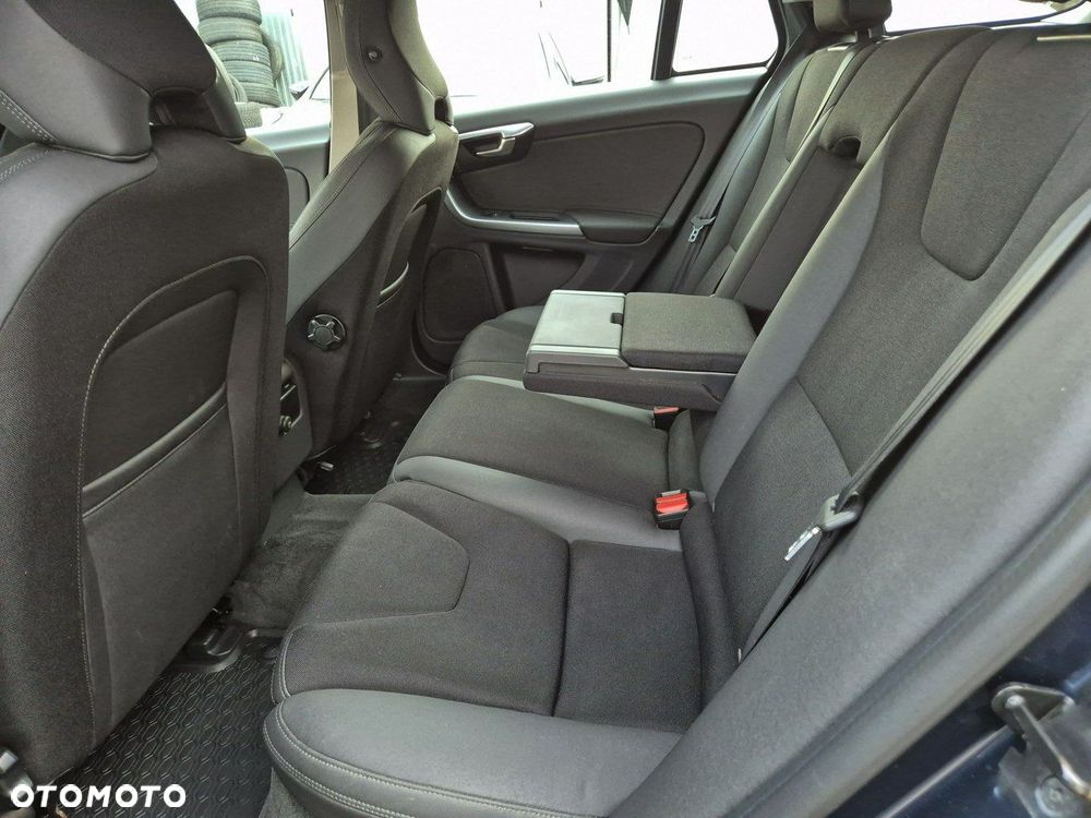 Volvo V60 D3 Geartronic Momentum - 19
