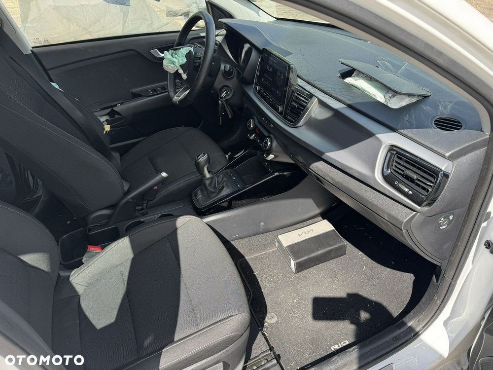 Kia Rio - 11