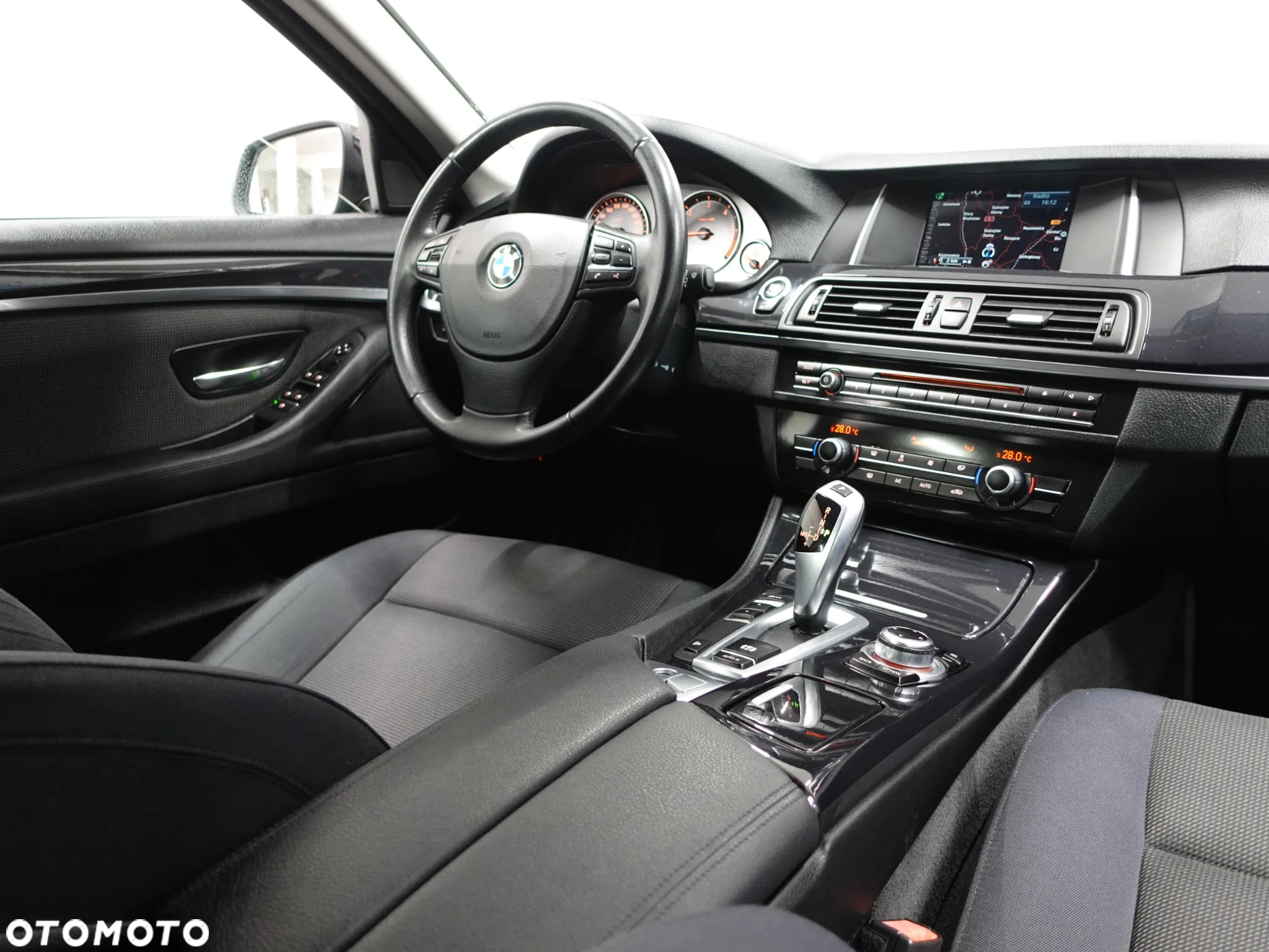 BMW Seria 5 520d xDrive Touring - 32
