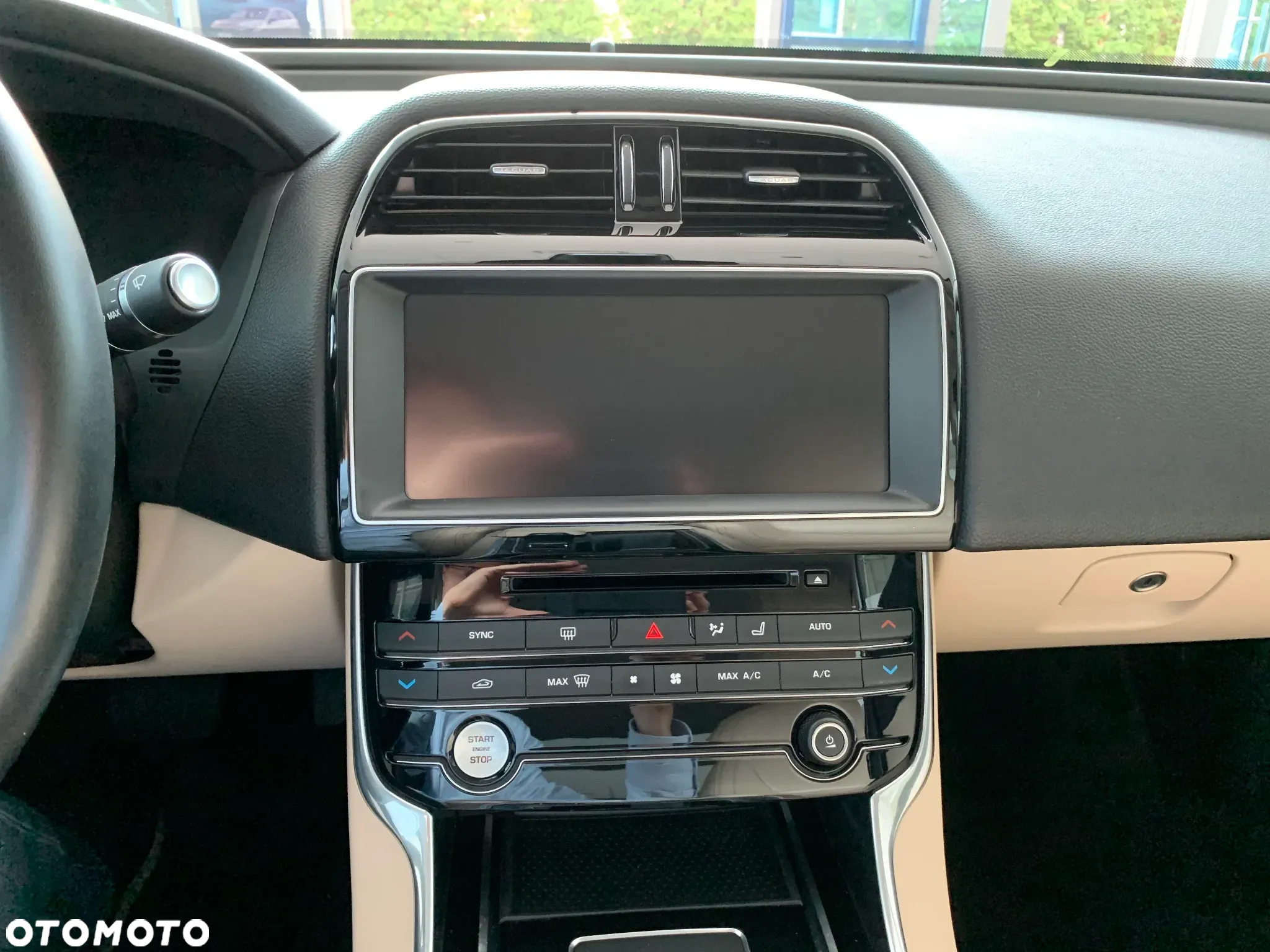 Jaguar XE 2.0 D Prestige - 12