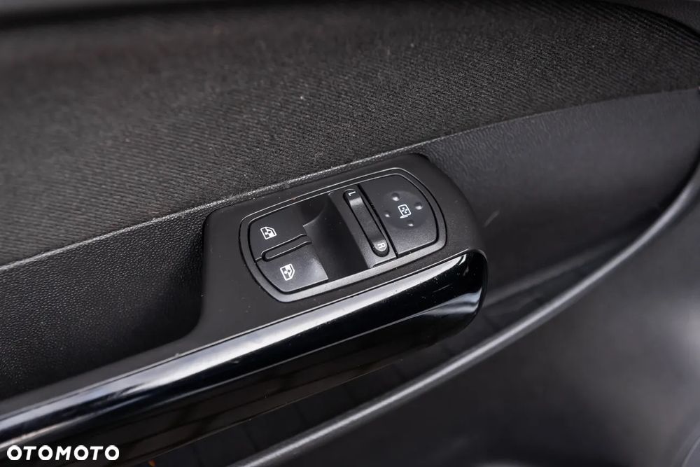 Opel Corsa 1.4 16V Selection 110 Jahre - 12